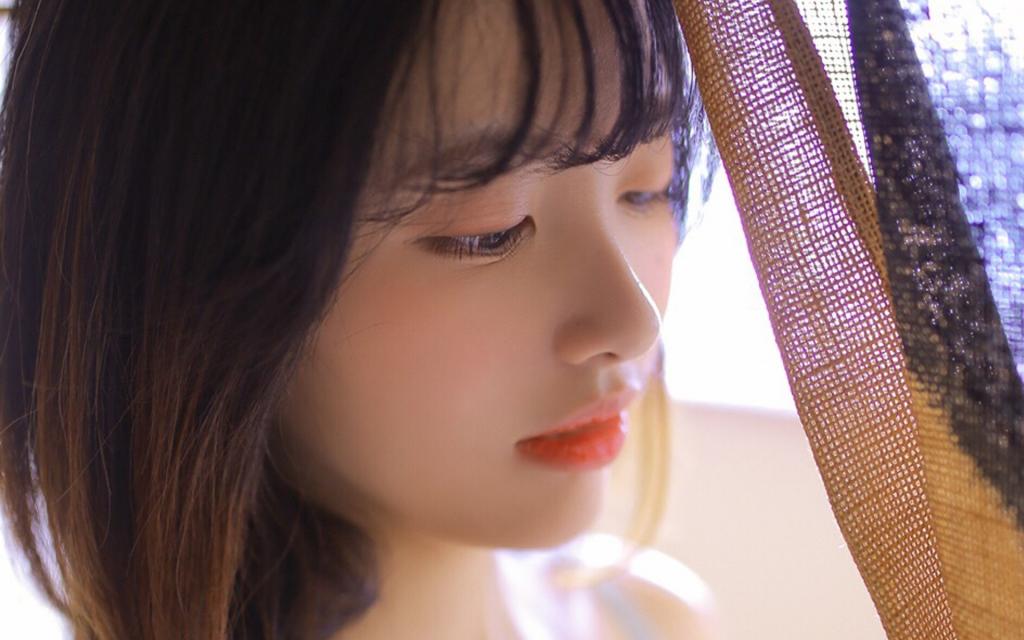 楚楚动人的美女私房写真