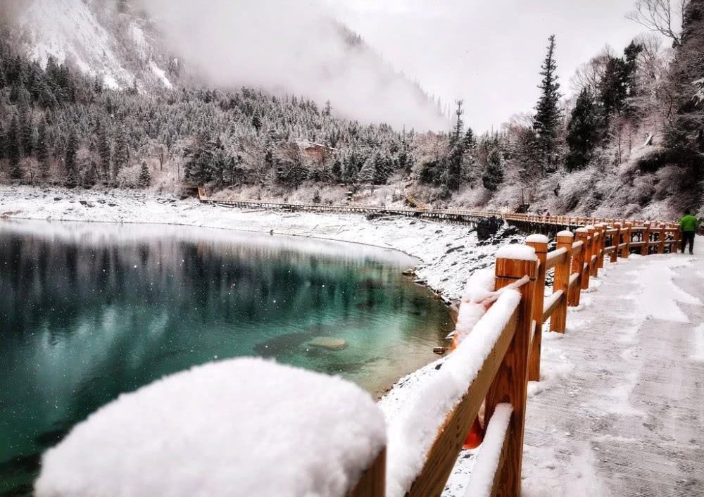 九寨沟白皑皑的唯美雪景