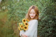 小清新向日葵美女户外写真