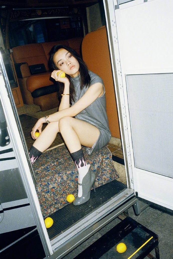 刘柏辛时尚搞怪写真