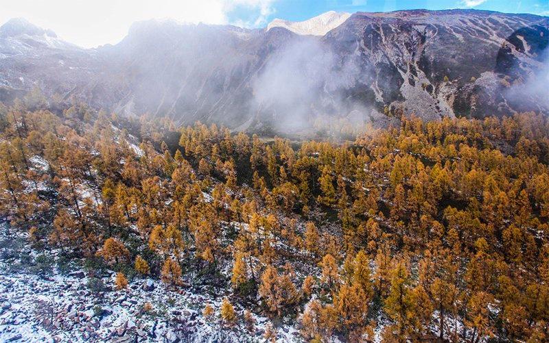 四川的黑水达古冰川