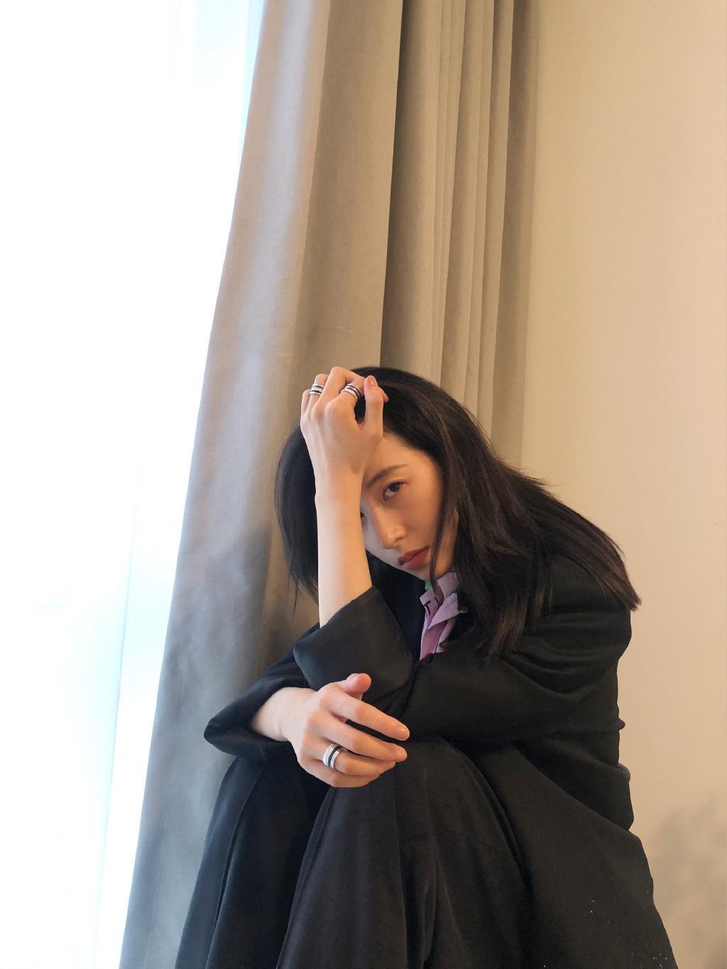 周雨彤时尚休闲性感魅力写真