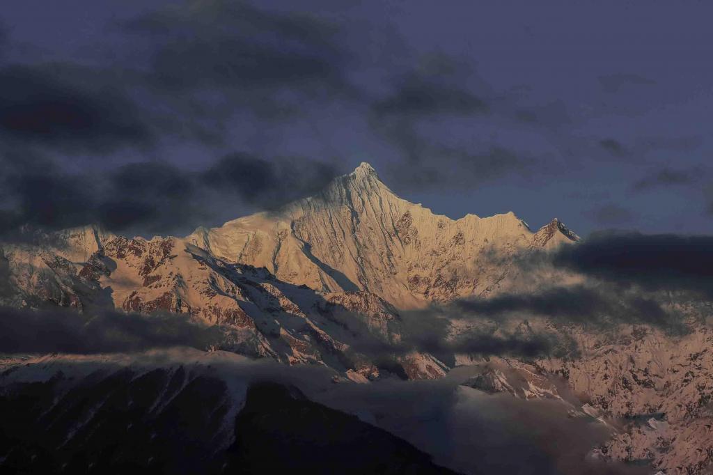 雪山绝美自然风光