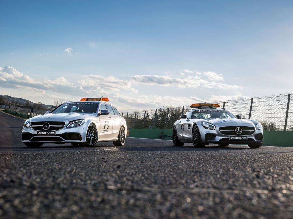 银色奔驰Mercedes-AMG赛车