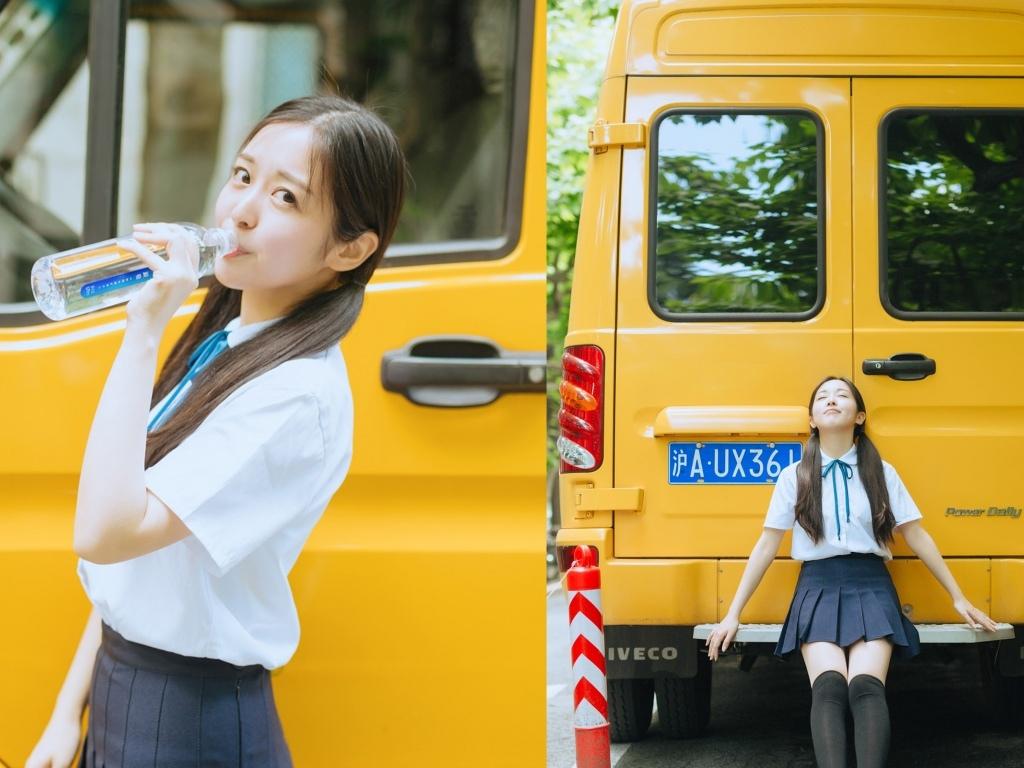 温文尔雅制服少女