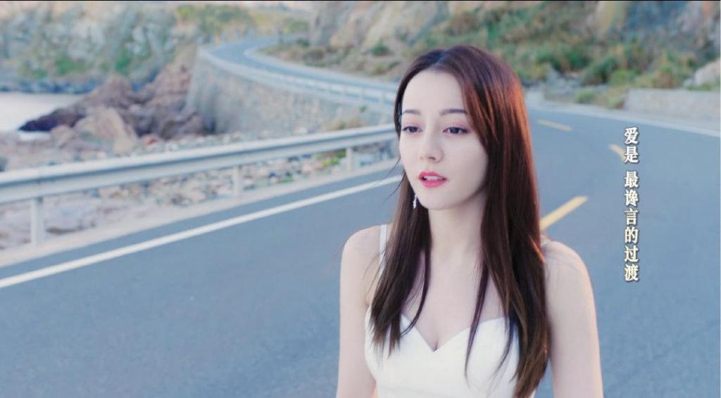 迪丽热巴《幸福触手可及》婚纱造型