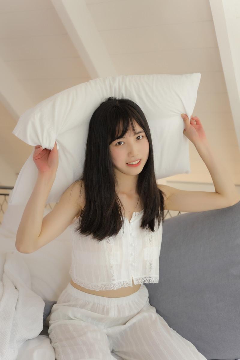 温柔如水的美女居家写真