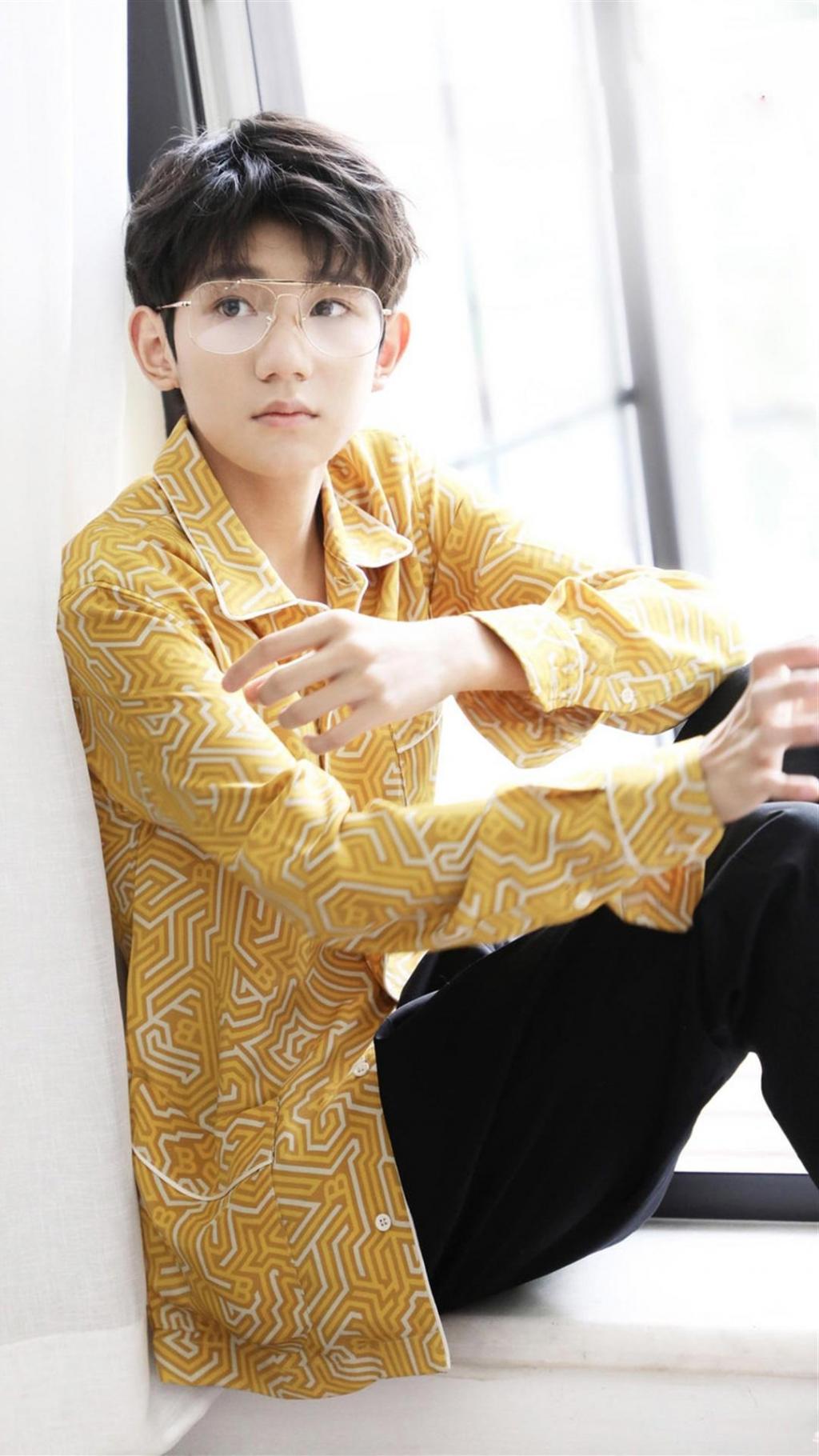 王源睡衣风写真