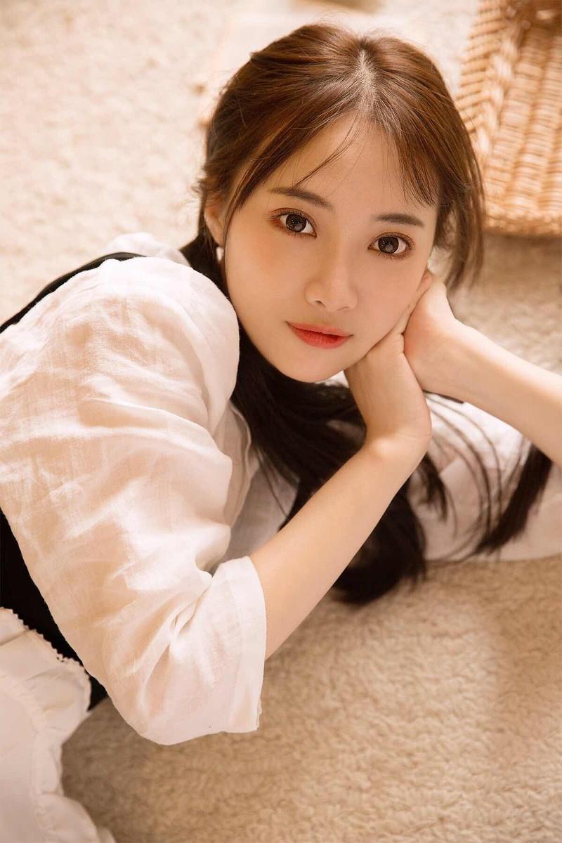 女仆装美少女慵懒性感私房写真