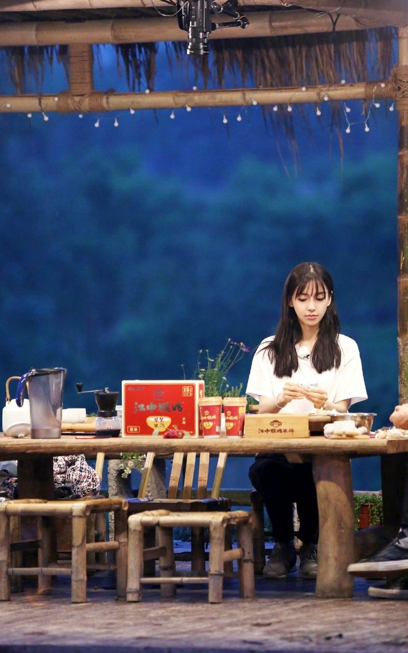 综艺节目《向往的生活》杨颖高清剧照