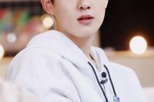 刘昊然干净休闲写真