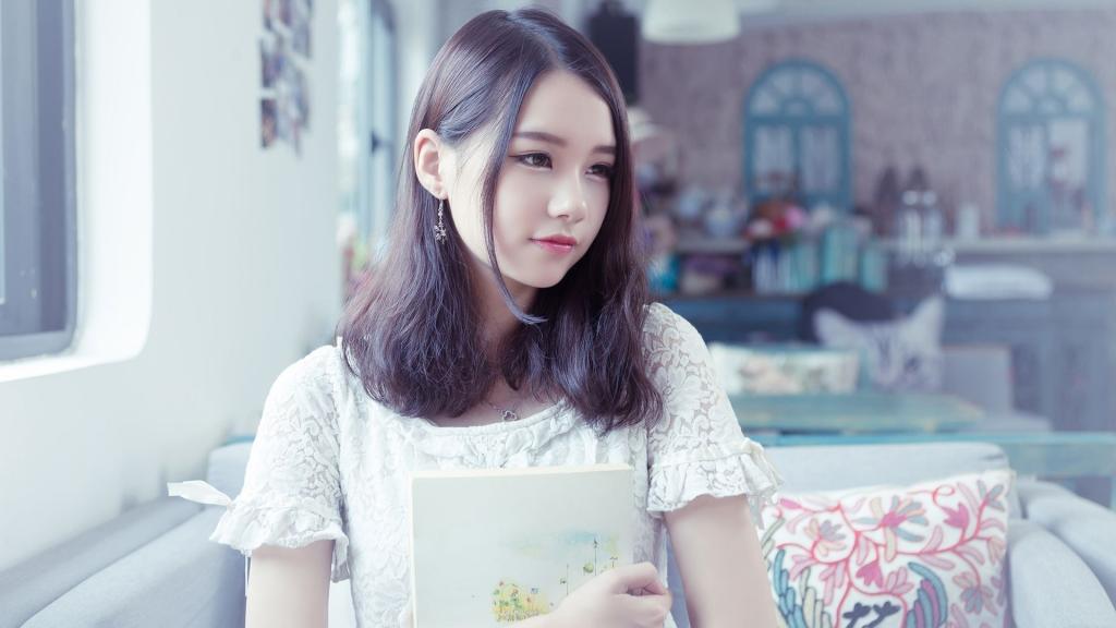 甜美文静美女