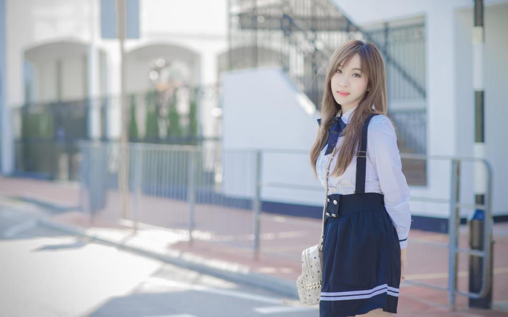 楚楚动人少女