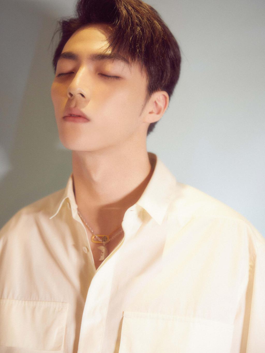 陈立农简约时尚帅气写真