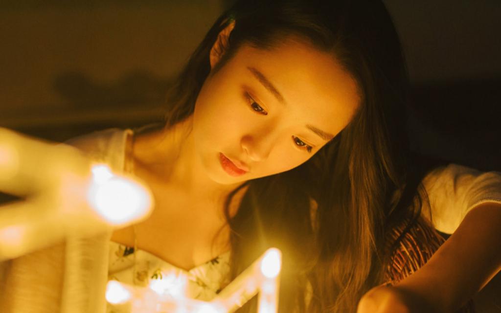 唯美暖色调下的美女