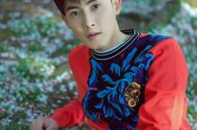 张睿清爽帅气户外写真