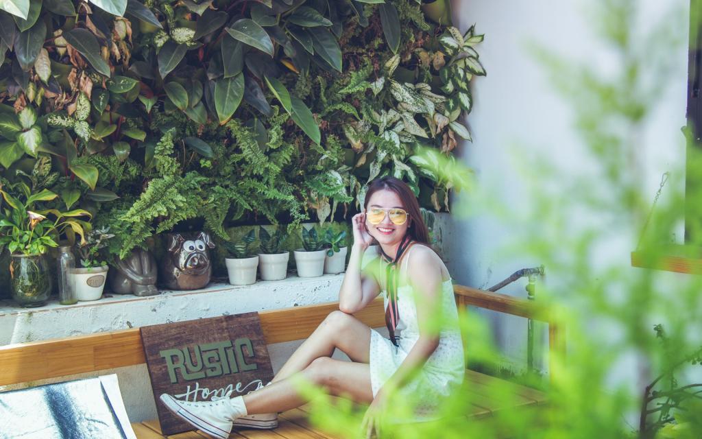 一个人安安静静的发呆着