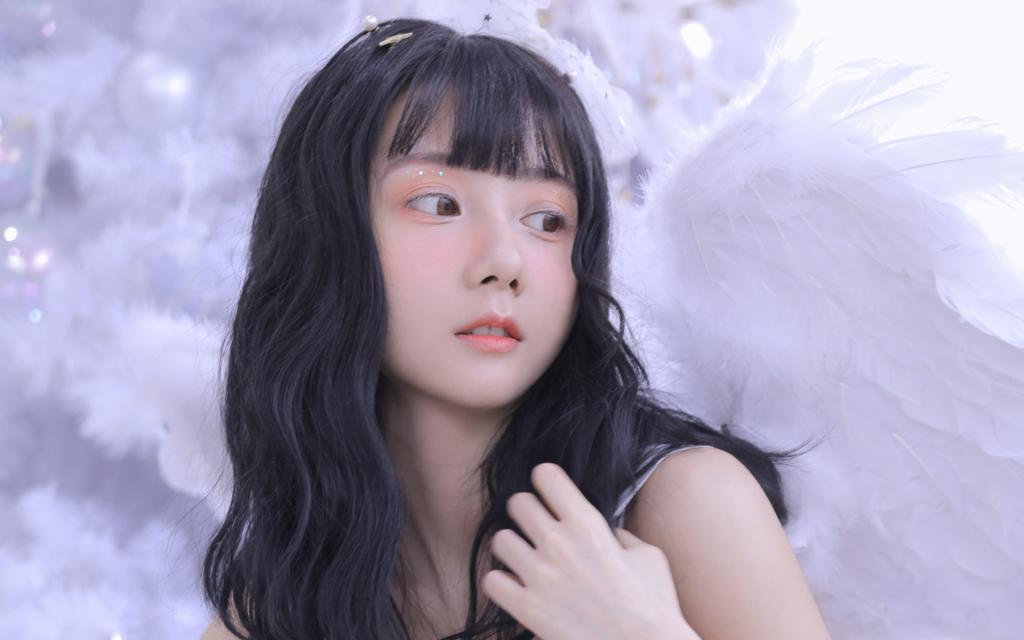 俏皮美女甜美写真