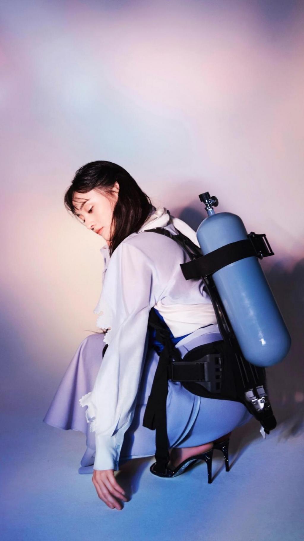 光影女孩郑爽气质灵动诱人写真