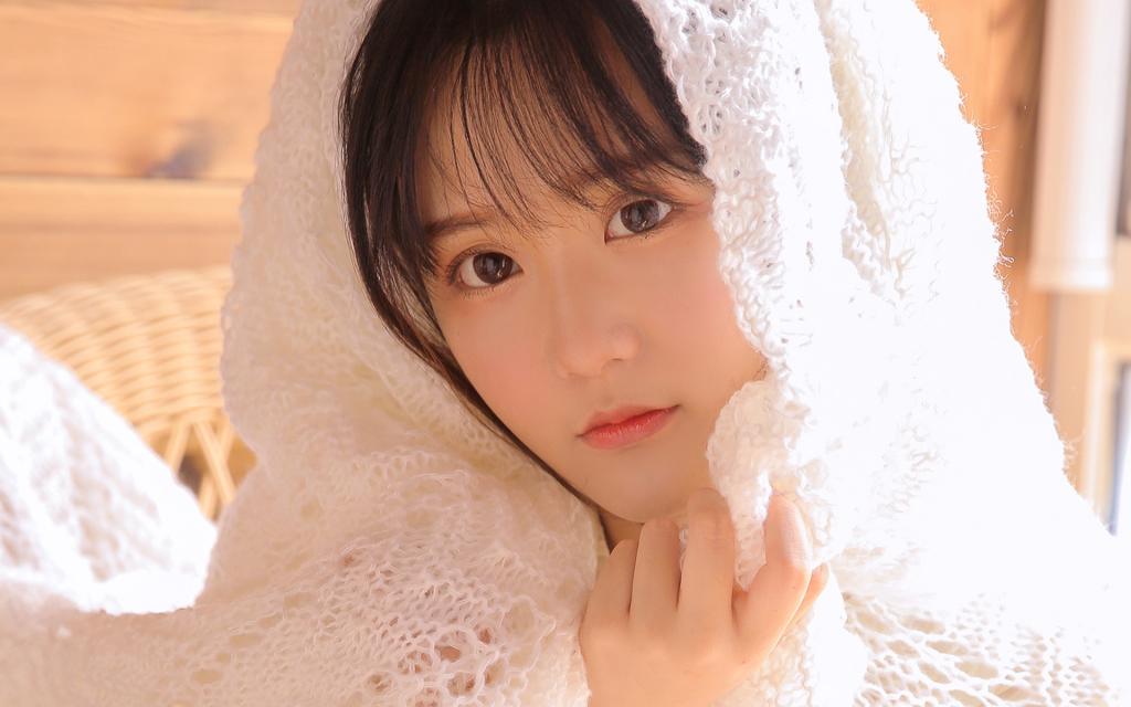 楚楚动人的美女私房写真