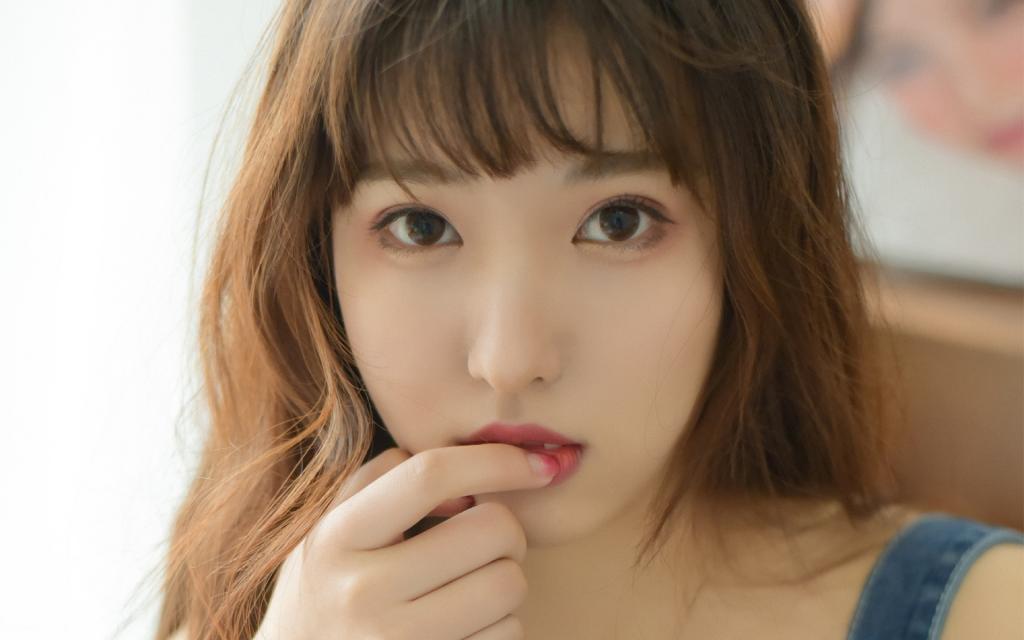 楚楚动人的美女私房写真