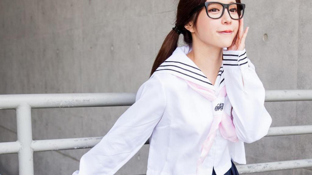 气质少女干净白嫩制服诱惑写真