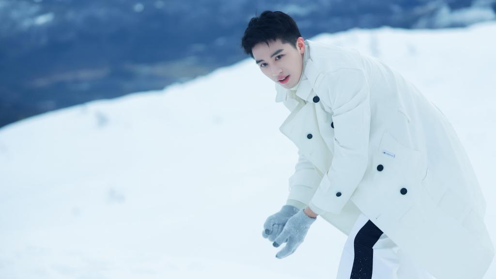 许魏洲冬日温暖写真