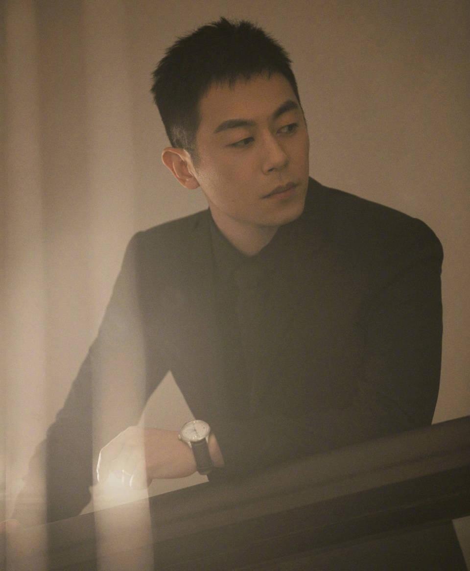 成熟型男朱亚文时尚帅气写真