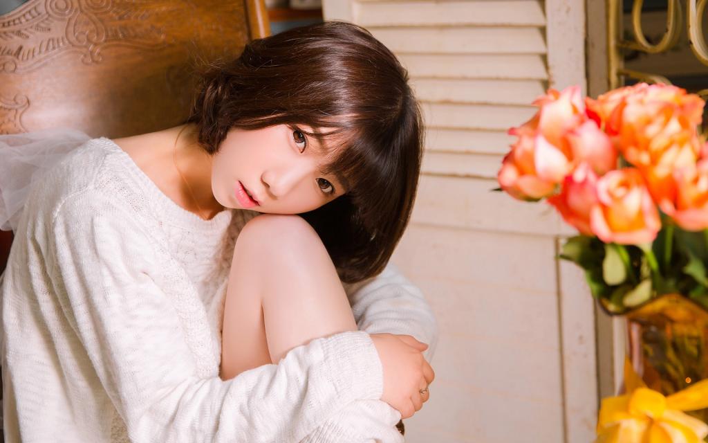 短发气质文艺美女