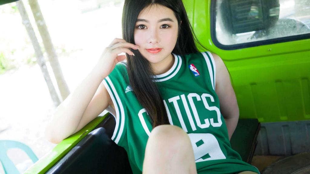 绿衣娜露Selena美女模特