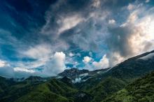 各种奇山连绵不绝