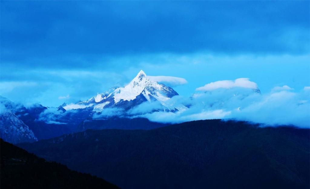 遇见梅里雪山自然美景