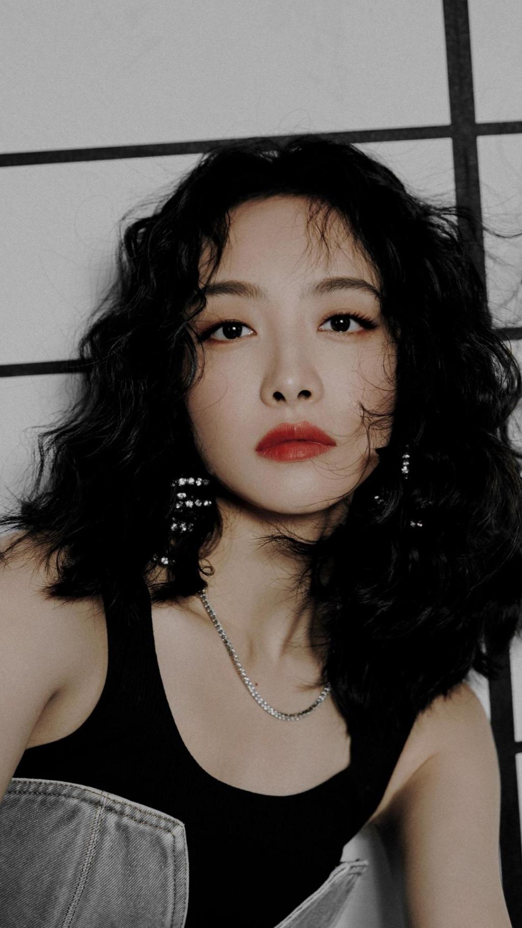 宋茜露腰连体牛仔裤妩媚写真