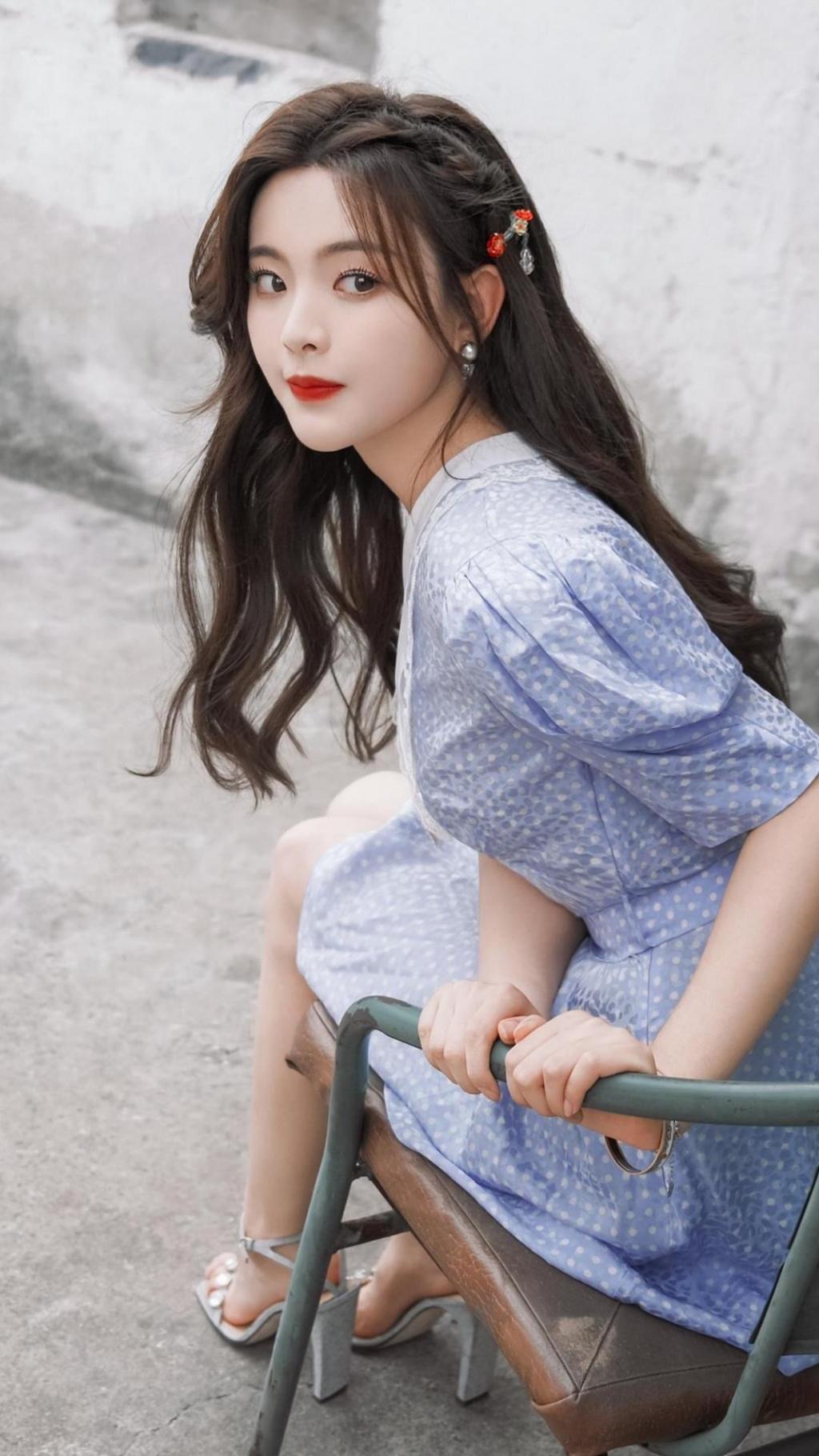 清纯可爱少女杨超越白皙迷人写真