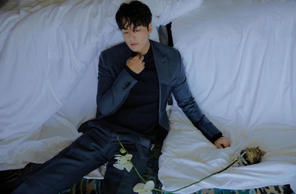 2020年刊封面男神李敏镐帅气成熟阳光写真,高清图片-壁纸族