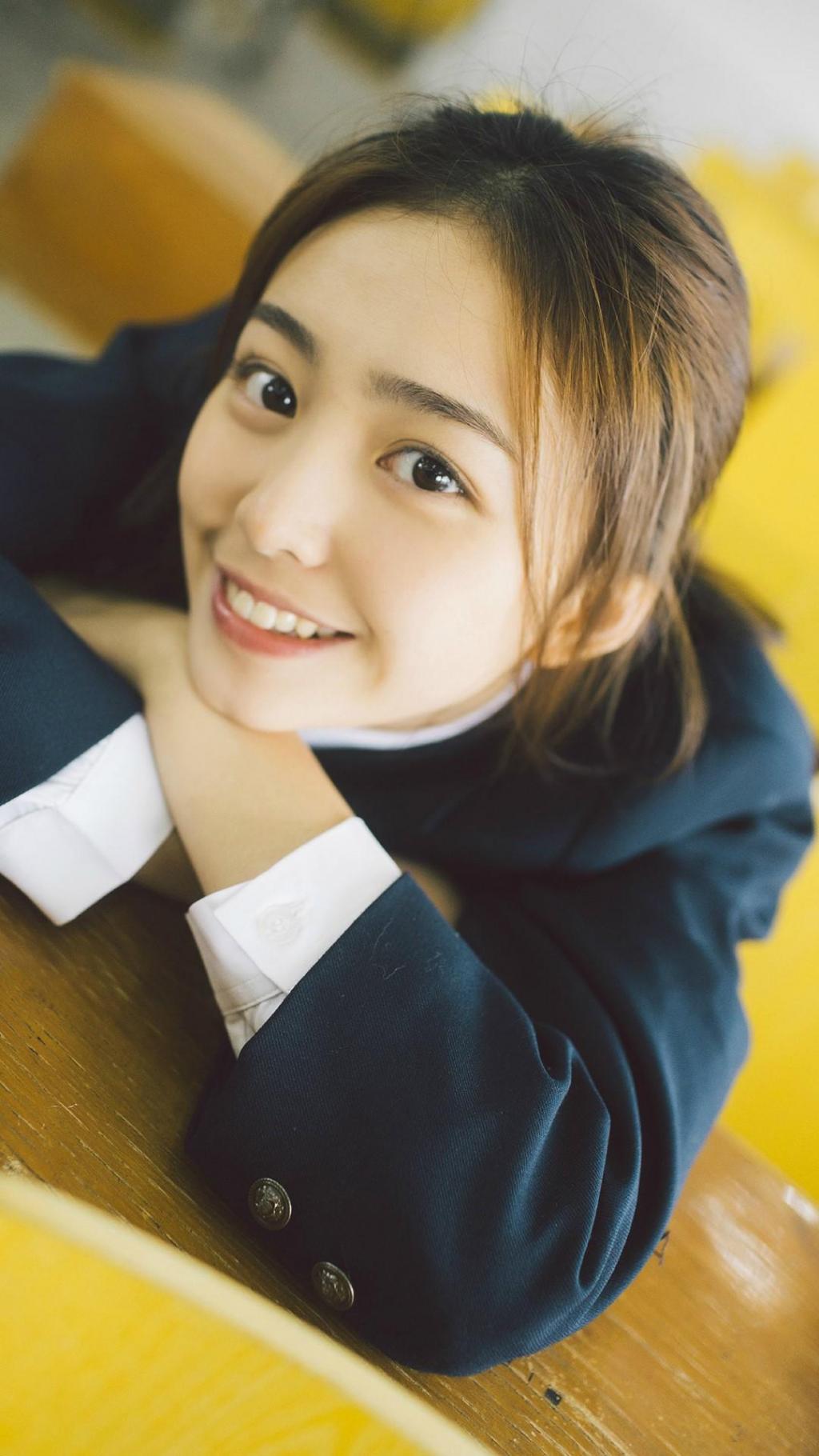甜美校园美女制服写真手机壁纸