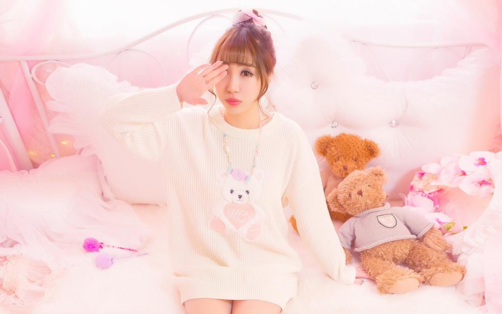 粉嫩女孩室内甜美家居图片