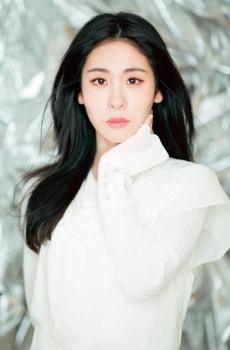 实力歌手张碧晨写真