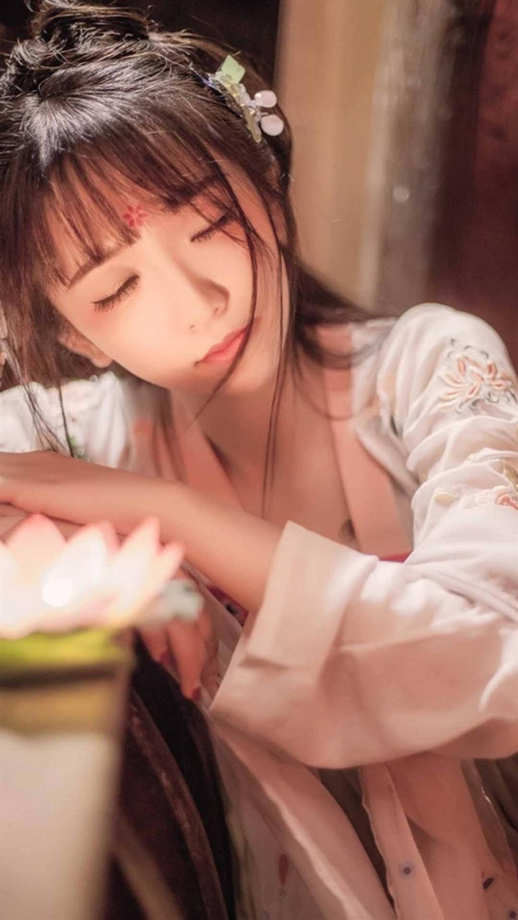 风姿各异的古装美女写真