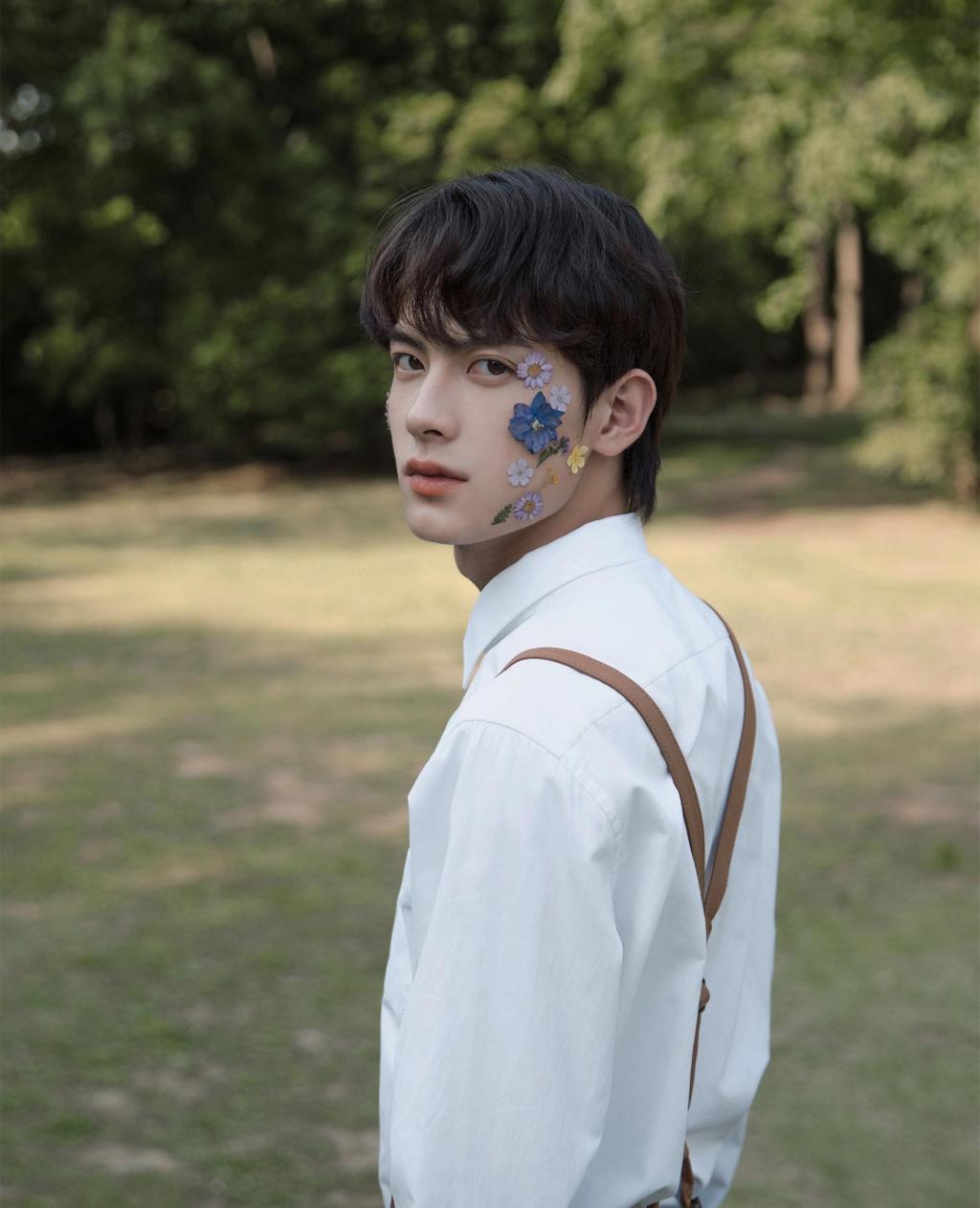 抖音网络红人陈鹤一帅气阳光迷人衬衫写真