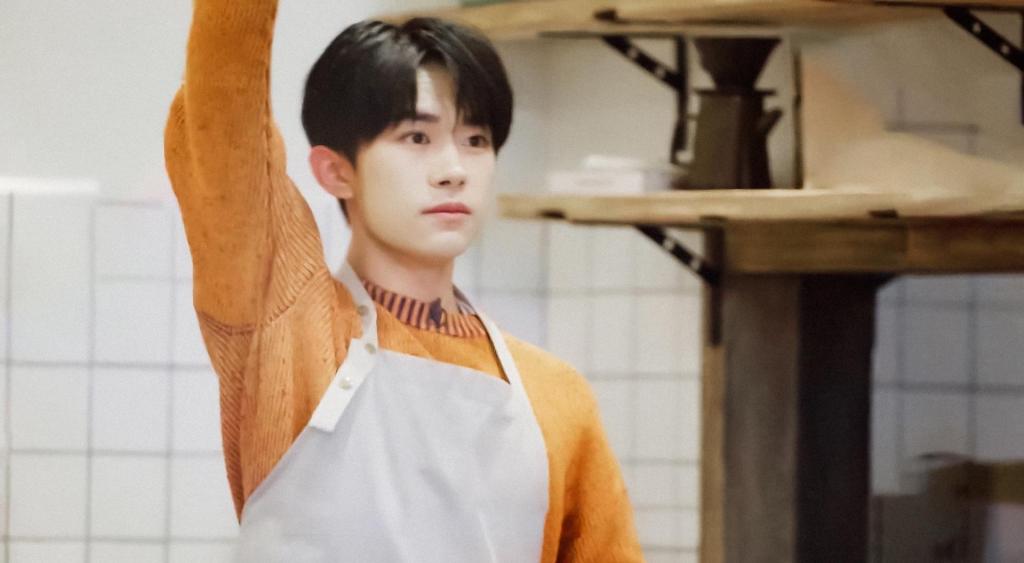 《朋友请听好》易烊千玺时尚休闲阳光俊朗剧照