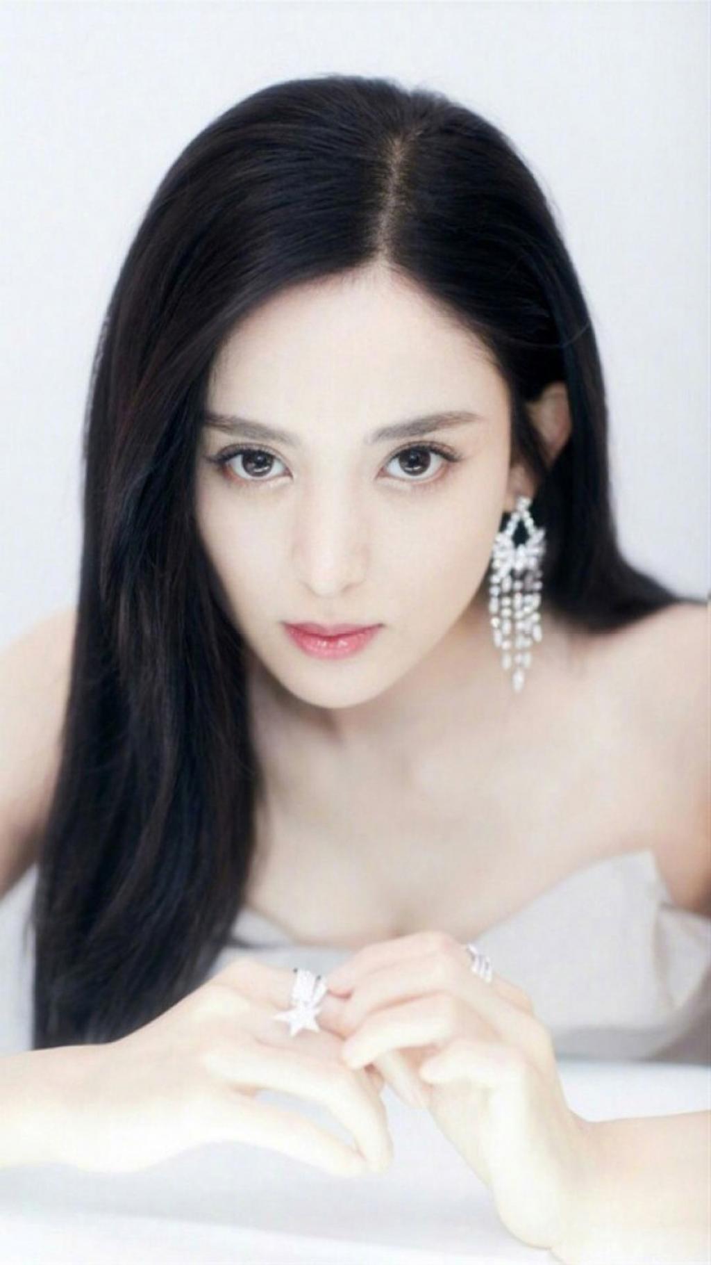 古力娜扎珠宝闪耀迷人写真