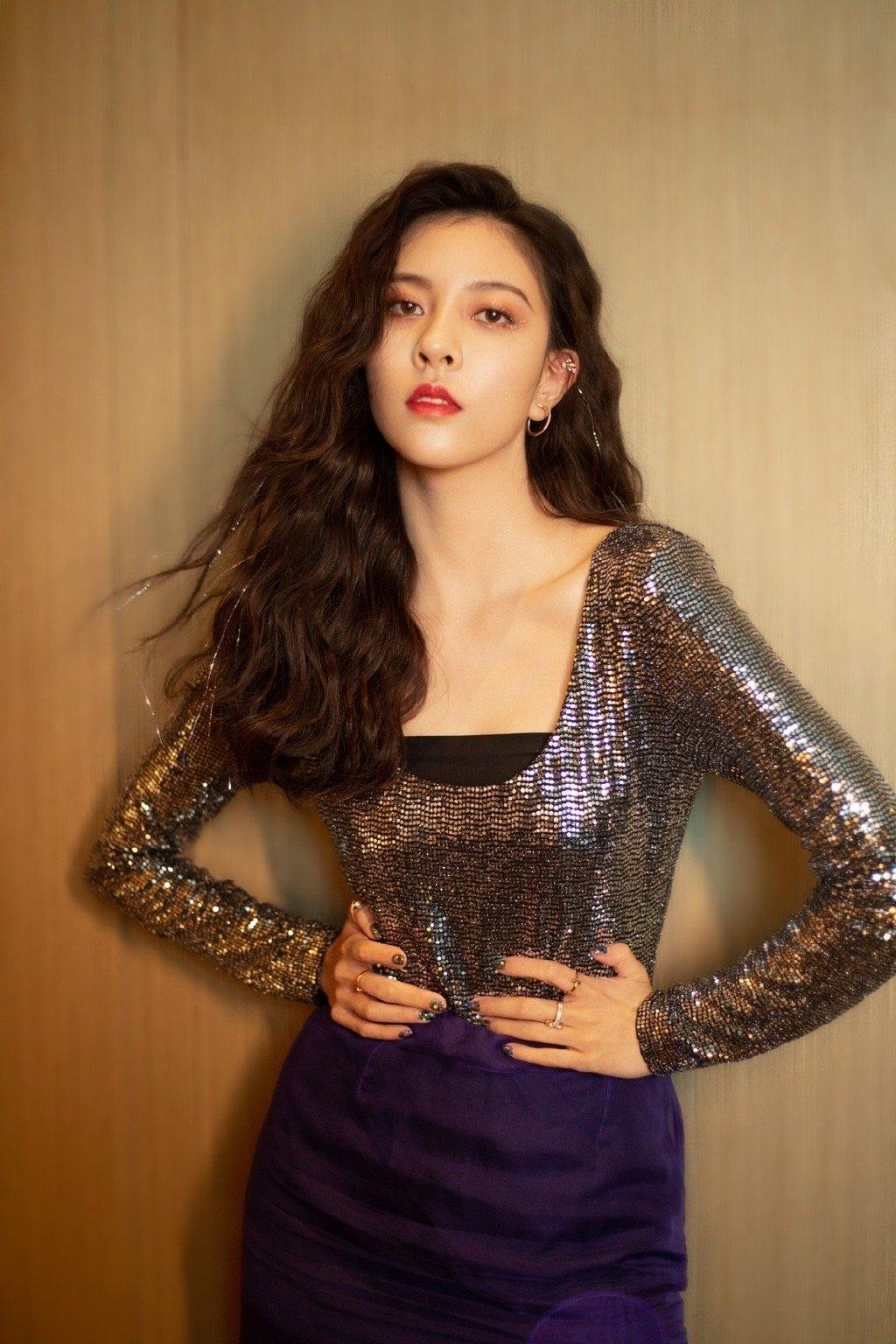 宋妍霏复古亮片性感美腿诱惑写真