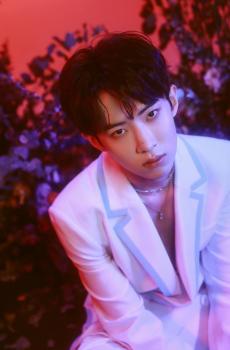 小鲜肉少年黄新淳帅气光影个人魅力写真-2