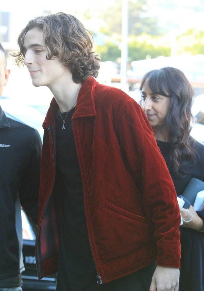 提莫西·查拉梅帅气街拍