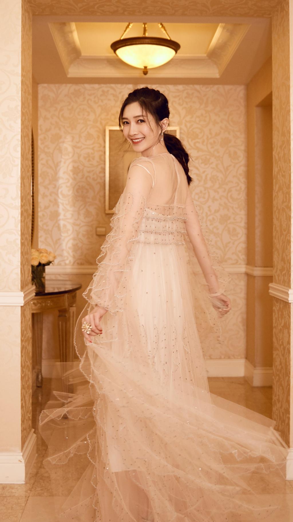 江疏影灵动性感写真