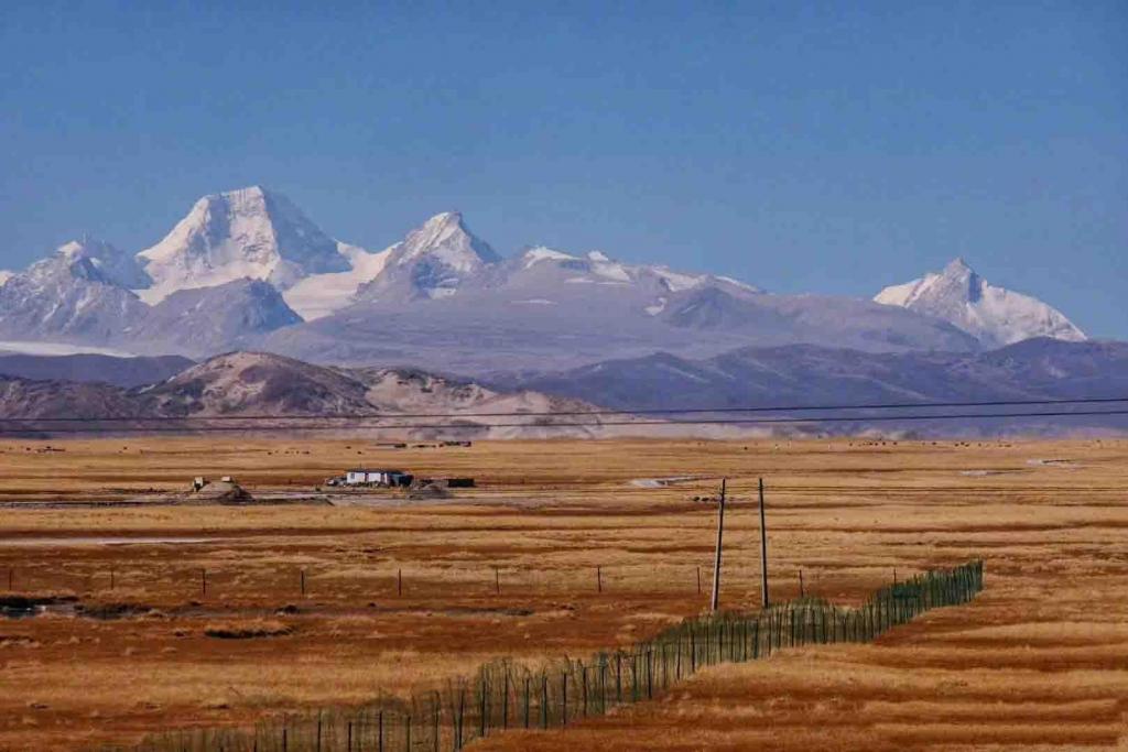 西藏阿里迷人自然风光