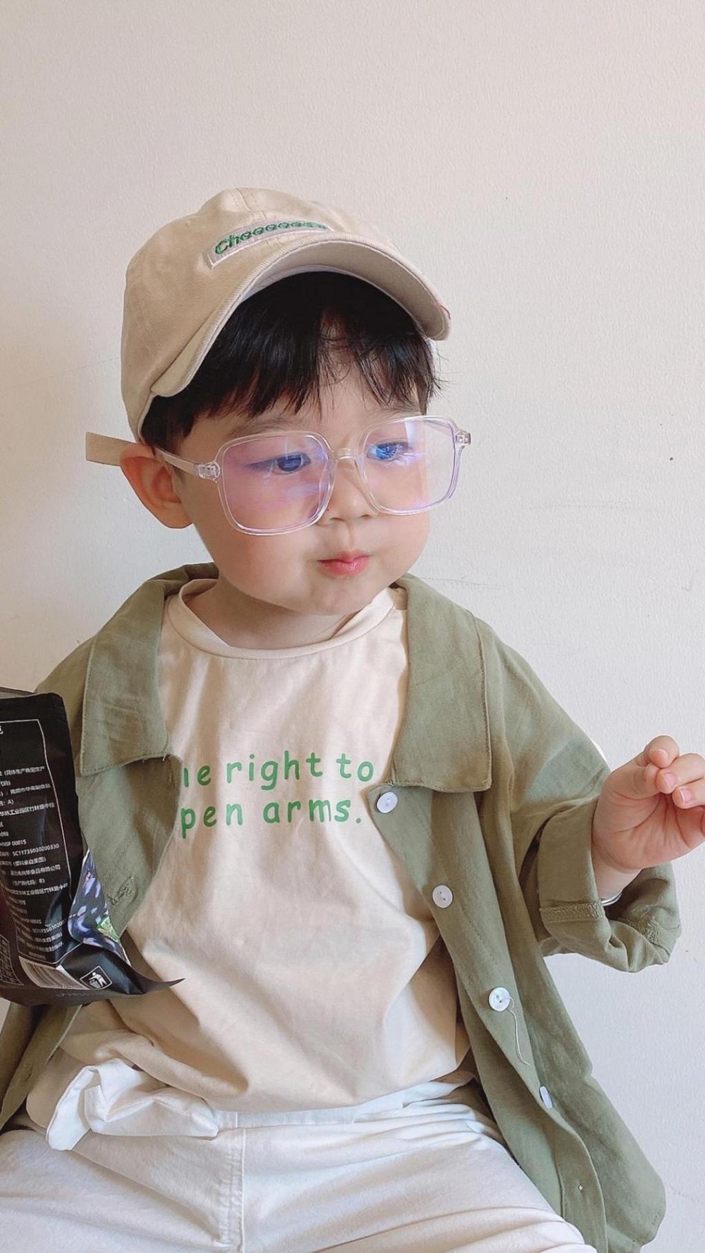 可爱萌娃李浠晗俏皮迷人写真