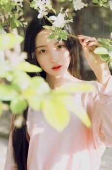 清纯长发美女春日写真-4