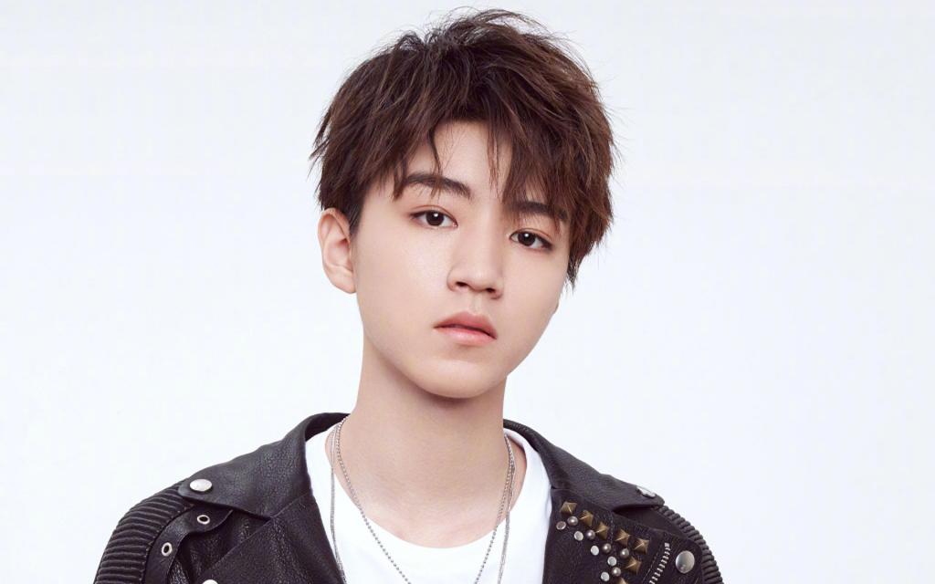 清爽干净少年王俊凯